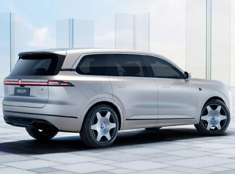 空間、智能與性能并存！上海車展高熱度中大型SUV盤點(diǎn)