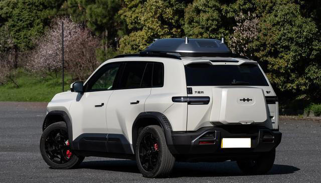 方程豹又一款全新SUV！比豹5帥氣，4.9秒破百+云輦C，或低于20萬