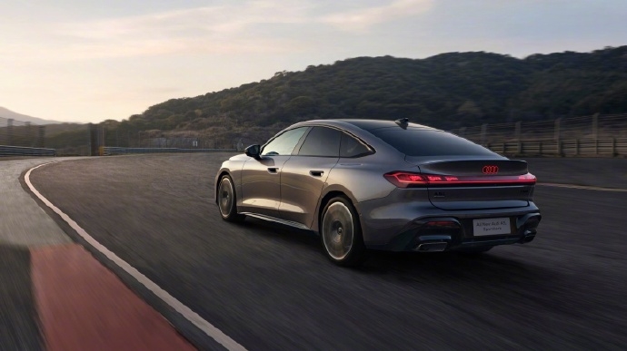 上汽奧迪A5LSportback亮相2025上海車展:以經(jīng)典設(shè)計與空間革新重塑豪華轎跑新標桿