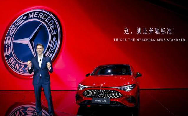 奔馳放大招純電CLA驚艷車展，續航866公里，安全還能吊打誰？