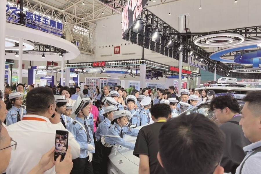 “小小警察”愛東風警車