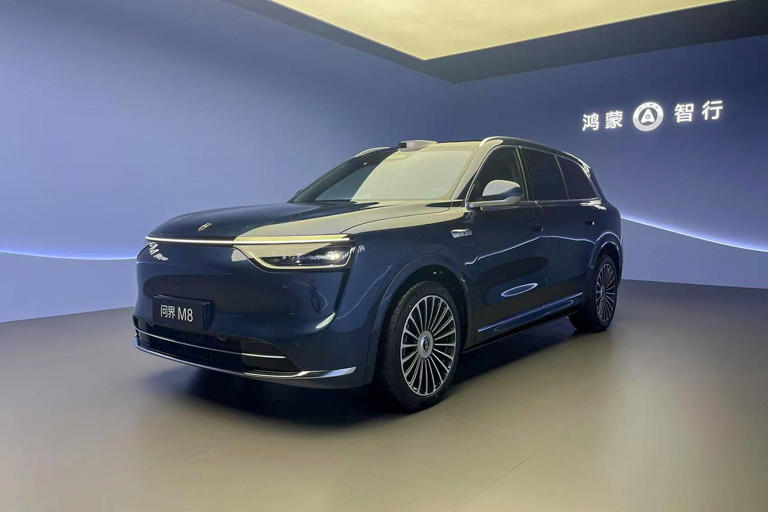 問界M8實車亮相，預售火爆超7萬訂單，4月即將上市引期待！