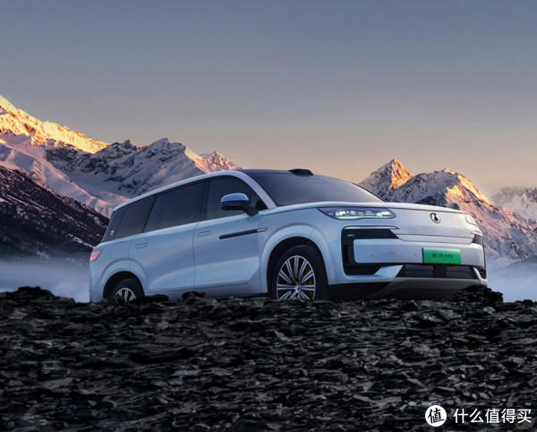 比亞迪新旗艦SUV，時速180KM爆胎不失控，加速3.9秒，油耗6.3L