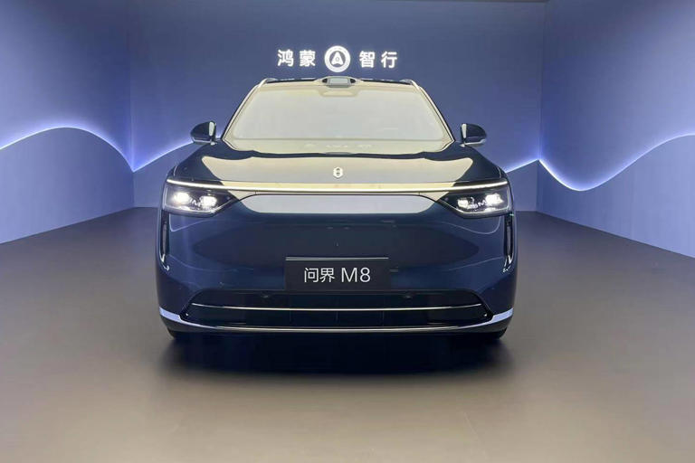問界M8實車亮相，預售火爆超7萬訂單，4月即將上市引期待！