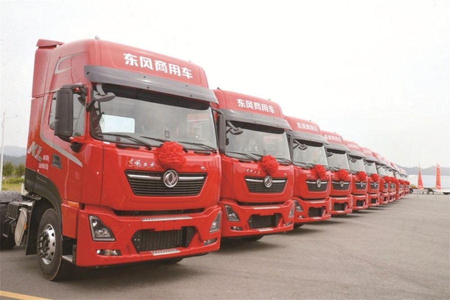 百臺(tái)東風(fēng)商用車 港口運(yùn)輸車交付