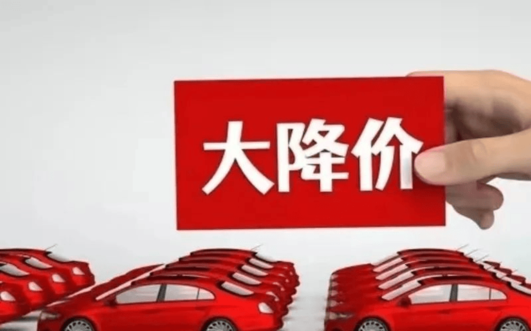 本田飛度跌破7萬(wàn)大關(guān)，對(duì)比比亞迪海鷗，燃油經(jīng)濟(jì)保值率高，你選誰(shuí)？