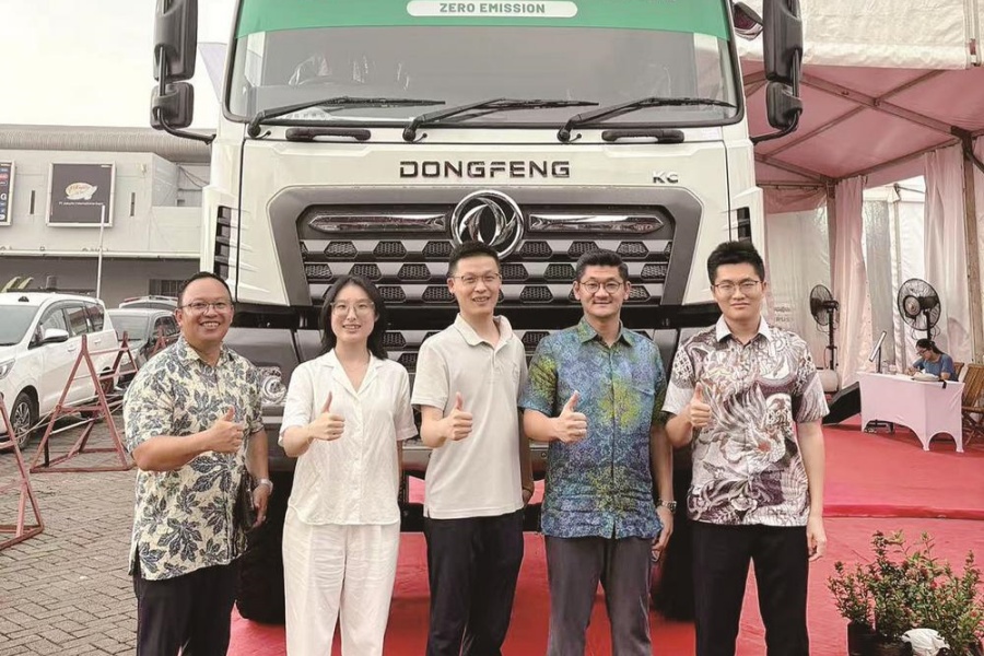 東風商用車新品亮相印尼國際煤炭及能源工業博覽會