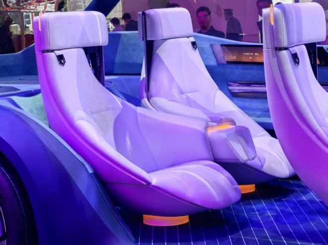 2025上海車展：極狐ARCFOX77°亮相