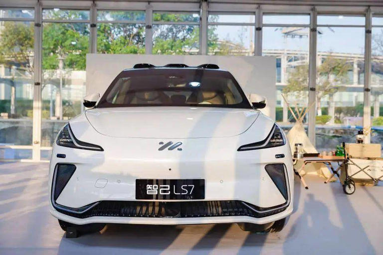被忽視的中大型豪華SUV，長超5米，續航640km，從34萬降到22萬