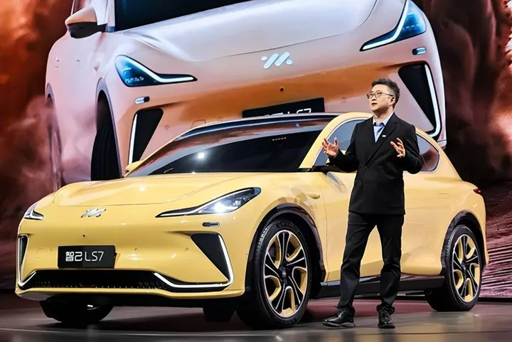 被忽視的中大型豪華SUV，長超5米，續航640km，從34萬降到22萬