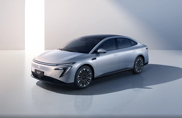 傳統(tǒng)品牌也整這些？“冰箱沙發(fā)小彩電”，日產(chǎn)的純電車能行嗎