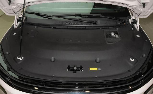 12萬買C級純電車，續航超500公里，日產N7真這么香？