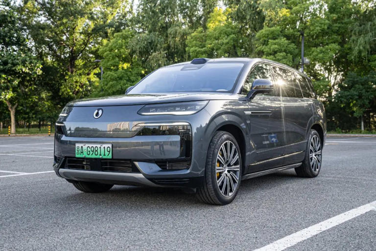 比亞迪造了輛“大攬勝”？5米2車長冰箱彩電大六座心動不？