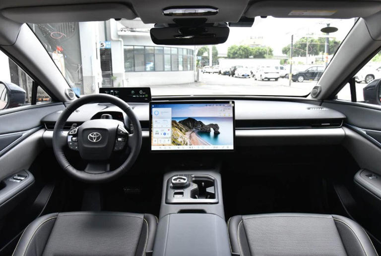 13萬買合資電動中型SUV？一汽豐田bZ5實力解析