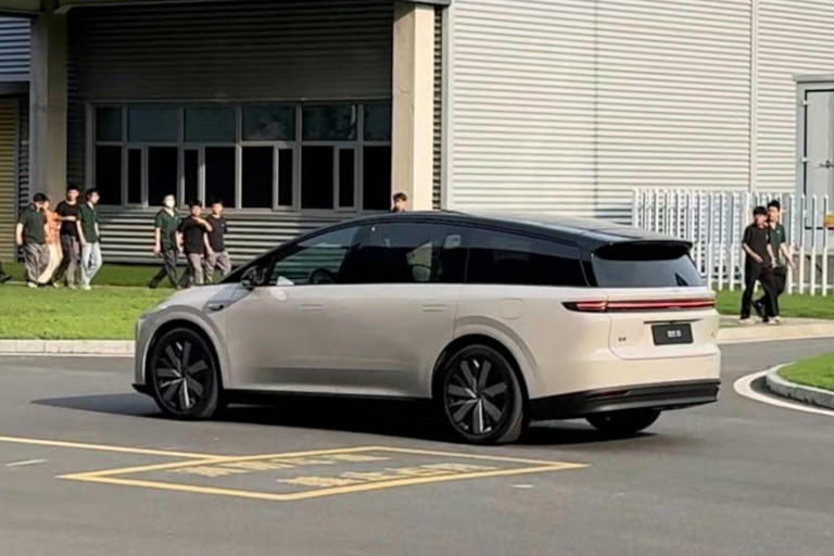 全新理想i8即將來襲，配雙電機+四驅，充電10分鐘，續航增加500km