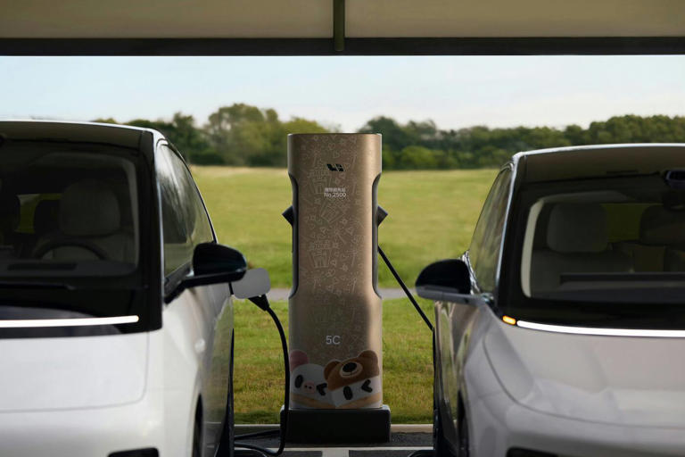 全新理想i8即將來襲，配雙電機+四驅，充電10分鐘，續航增加500km