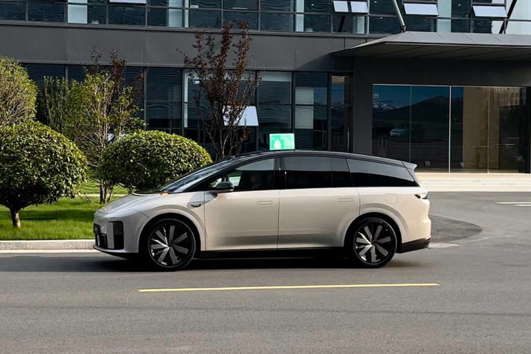 全新理想i8即將來襲，配雙電機+四驅，充電10分鐘，續航增加500km