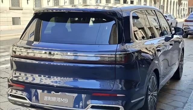 銀河M9實(shí)車亮相！機(jī)械門把手+雙腔空懸，續(xù)航超1500km，要賣爆？