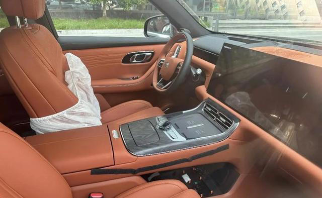 銀河M9實(shí)車亮相！機(jī)械門把手+雙腔空懸，續(xù)航超1500km，要賣爆？