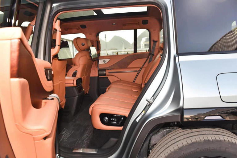 比亞迪“王炸”車型！5.3米全尺寸SUV，配3激光雷達+四電機，累計銷量破10000臺，刷新紀錄