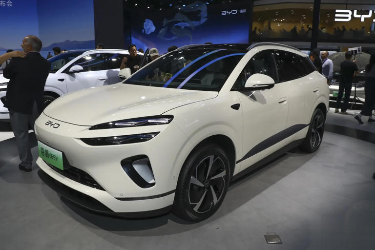 比亞迪5款新車齊發，仰望U8L領銜，全新方盒子SUV或成爆款