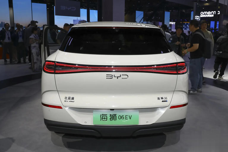 比亞迪5款新車齊發，仰望U8L領銜，全新方盒子SUV或成爆款