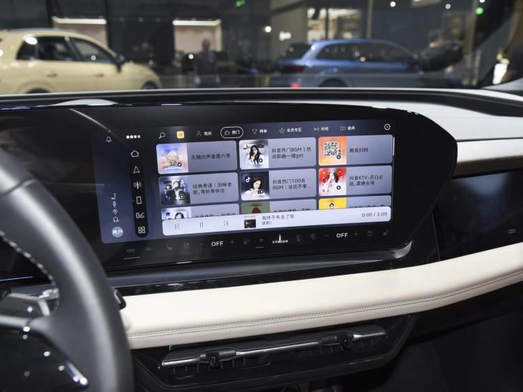 奧迪Q6Le-tron開啟預售，最能打的傳統豪華品牌電車這就來了？