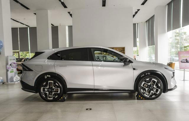 小鵬G7即將上市,車寬近2米,外觀時尚,純電續航里程超700km 小鵬G7即將上市,車寬近2米,外觀時尚,純電續航里程超700km