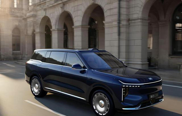 又一國產旗艦SUV,車長5279mm,3塊液晶屏,綜合續航1500+km 又一國產旗艦SUV,車長5279mm,3塊液晶屏,綜合續航1500+km